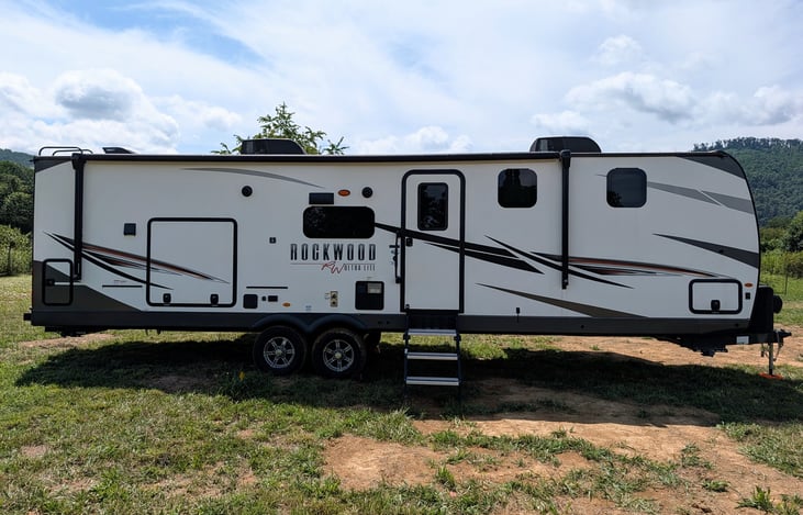 Luxury 35ft Rockwood Ultra Lite! Features dual slides, comfy recliners, private Queen suite with reading nook, full kitchen & outdoor grill setup. Windows throughout. Perfect glamping for up to 3!