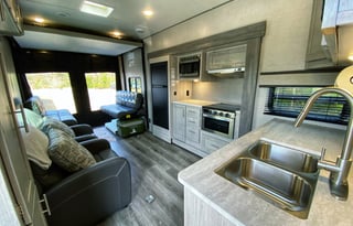 Family & Pet Friendly Toy Hauler Off Grid Capable