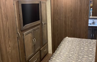 Sir Sleeps-A-Lot 2019 Coachmen Mirada 35BH Bunks