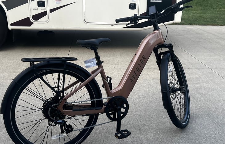 Explore More Wherever You Park!
Add the powerful, all-terrain Aventon Aventure 3 Step-Through E-Bike to your RV rental for the ultimate on-the-go adventure.🔋 Up to 70 miles of pedal-assisted range!