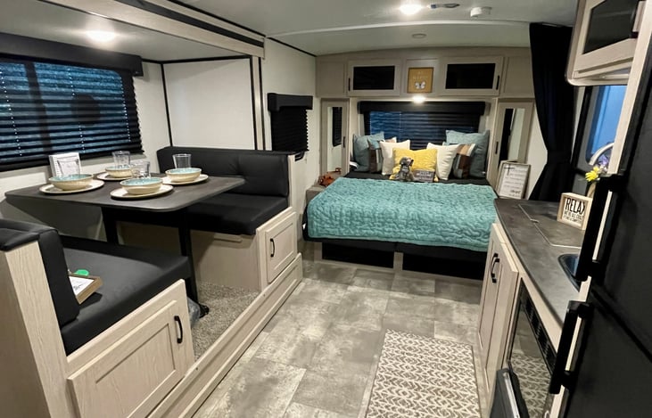 Comfortable space with a slide-out dinette, and a convertible Murphy queen-size bed with a memory foam topper.  Get a great night's sleep and enjoy every meal in White Lightning!