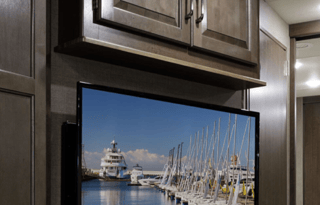 Remi the RV 2017 Thor Hurricane 35m