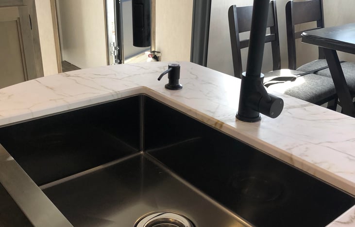 Farmhouse sink