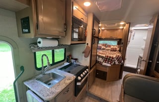 24' Thor Daybreak Motorhome