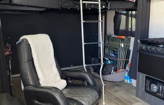 2019 Genesis Supreme - Sleeps 6!