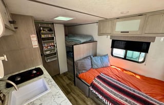 2024 Coleman Coleman Lantern 17B