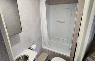 Wonderful Toyhauler that sleeps 5