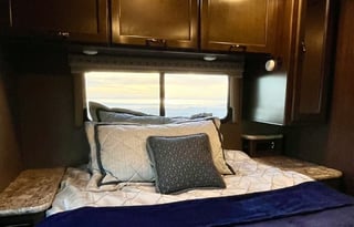 C11:Thor Luxury*NEW*STARLINK-10Sleep-Private Suite