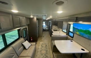 2022 Thor Motor Coach Miramar 34.6
