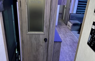 2021 Arctic Wolf 287BH Fifth Wheel, Sleeps 10!