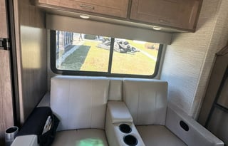 2021 Winnebago Spirit 26T couple & small family