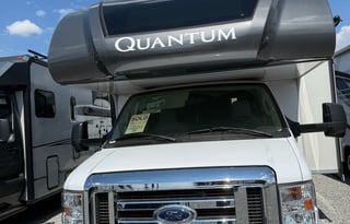 New 2023 Thor Motorhome less than 8K Miles driven