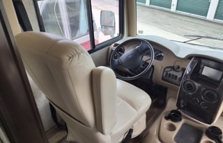 2017 Thor Motor Coach Miramar 34.3