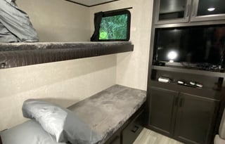 Impressive Family favorite RV! 3 slides 3 TV’s