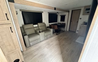 2025 Solaire Ultra Lite – Weekend Getaway Camper