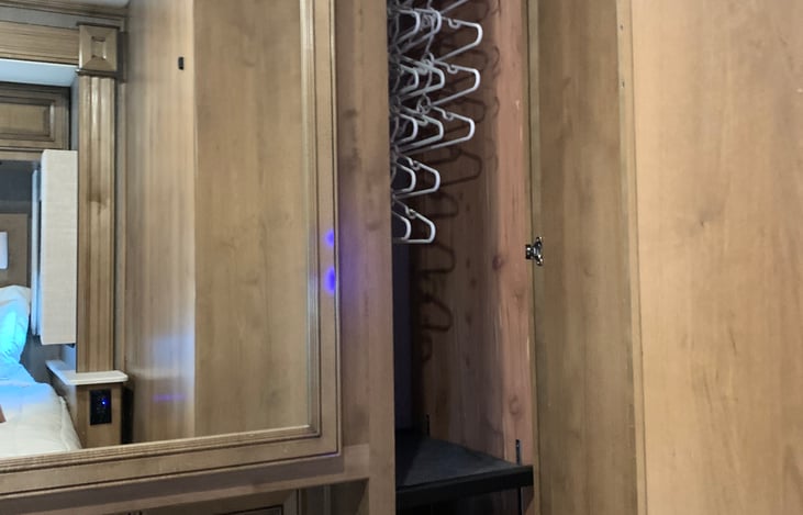 Bedroom closet for longer items