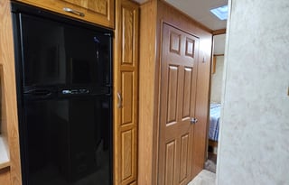 2004 Thor Four Winds Hurricane 32ft.