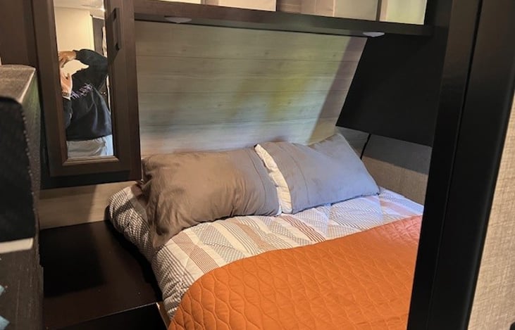 Queen Bed, Sleeps 2