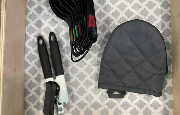 Measuring Spoons (set of 10)
Can Opener
Oven Mit