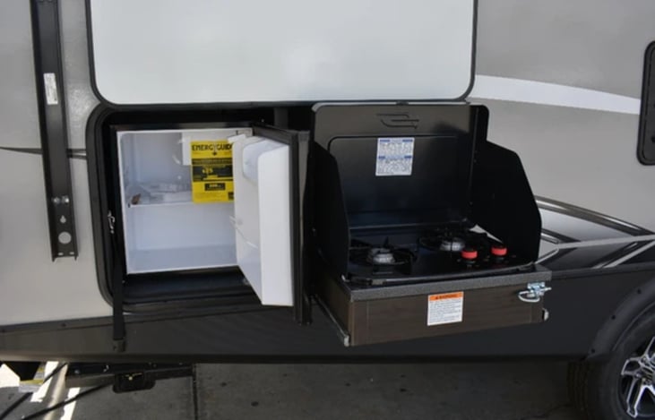 Outdoor stove top and mini fridge.😀