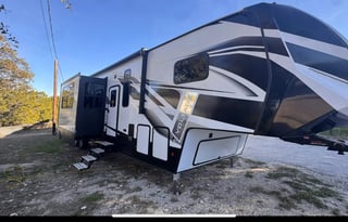 2022 Dutchmen Voltage 3911