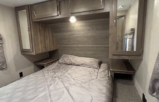 2019 Palomino Puma w Outdoor Kitchen Sleeps 10