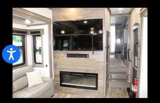 Luxury 5th Wheel- glamping at its finest!