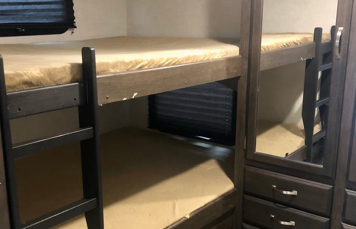 2 full size bunks with USB and 110v outlets