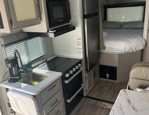 Thor Motor Coach Quantum SE SE22