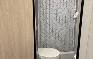 Komodo Kampers RV Rental-Avenger