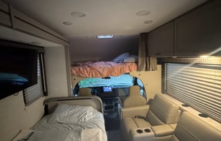 Family RV I 2025 Thor Quantum | Sleeps 5