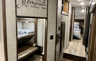 Fully Equipped RV- Perfect for Families or Couples