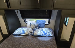 AR's 2022 coachmen freedom express 258bhs