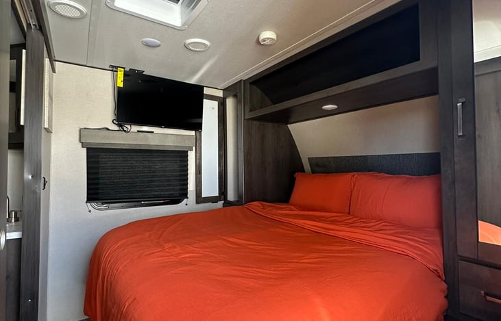 Primary Bedroom (Queen) with TV