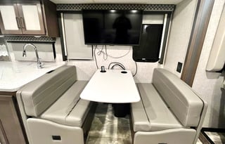 Get Out of Town 2022 Thor Windsport 34J