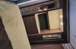 The Lakeside Lodge 35ft Toy Hauler XLR Hyperlite