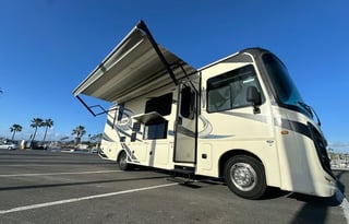 27B**NEW Entegra 8 SLEEPER Coach Vision Luxury Bus