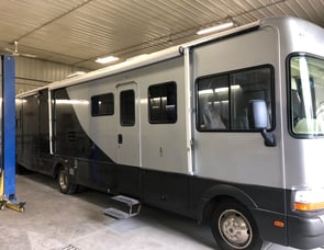 Fleetwood RV Bounder 34T