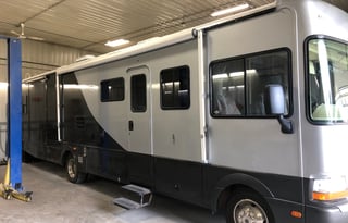 2001 Fleetwood RV Bounder 34T