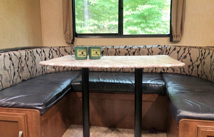 Dinette - Large u-shaped dinette overlooking nature