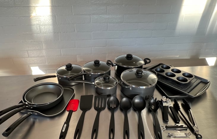 Included kitchen wares:
18-Piece Non-stick Cookware Set, Plus: Cookie Sheets (2), Muffin Pan, Cutting Board, 3-Piece Knife Set, Can Opener, Bottle Opener, Wine-bottle Opener and Silicone Spatula.