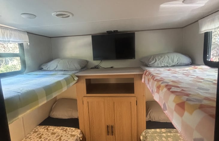 Bunkhouse: Lots of room for families! Four beds with Roku TV. Extra bedding in wardrobe