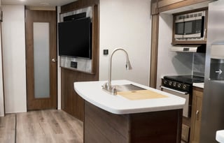 Bunkhouse!Sleeps 10, Spacious, Pet Friendly,Island