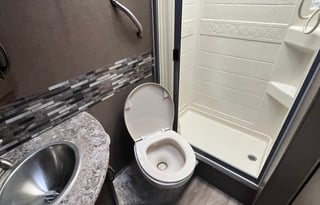 "Tiny" 2019 Thor Motor Coach Freedom Traveler 24HE