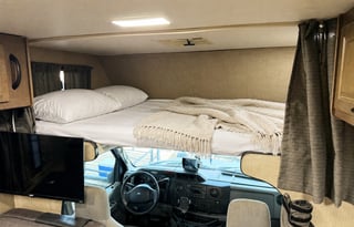 (#6) 30’ Adventure RV– Sleeps 8|Generator|Festival