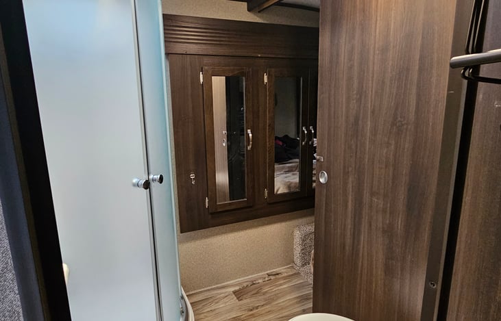 Main bathroom - sliding door (open) to bedroom
