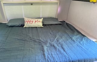 R-POD 193 w/King Size Bed **Delivery Offered**