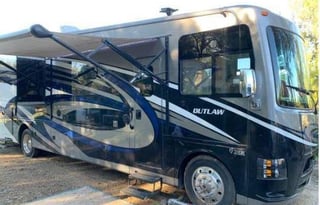 2017 Thor Outlaw Toyhauler Ready for Family Fun