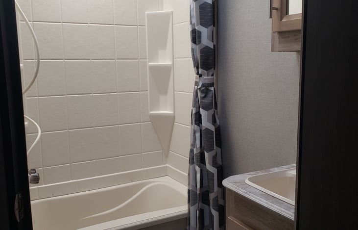 tub & vanity in bathroom