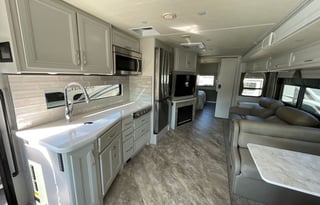 2022 Fleetwood RV Bounder 33C (Brand New)